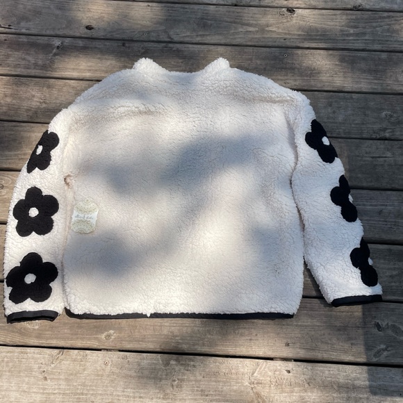 ✨Brand New✨ Fluffy Zippered Jacket - Picture 5 of 6